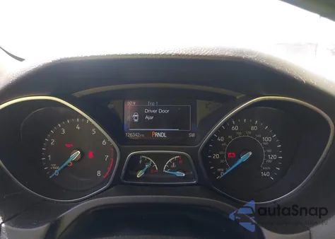 2016 Ford Focus Se z USA, uszkodzony, nr VIN 1FADP3F28GL404931